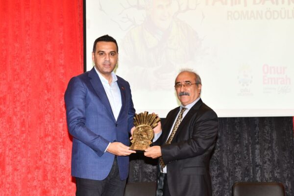 Çiğli’de Fakir Baykurt Roman Yarışması ödülü...
