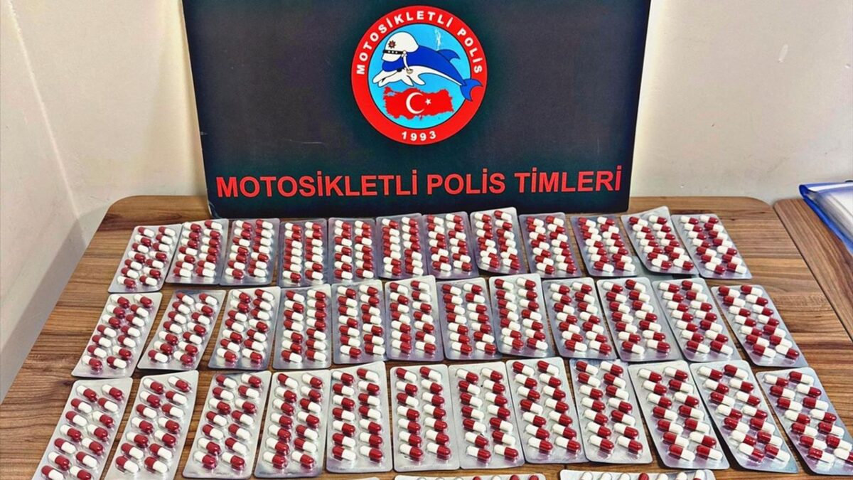 Manisa’da ‘zehir’ tacirleri tutuklandı Manisa’da ‘zehir’ tacirleri tutuklandı