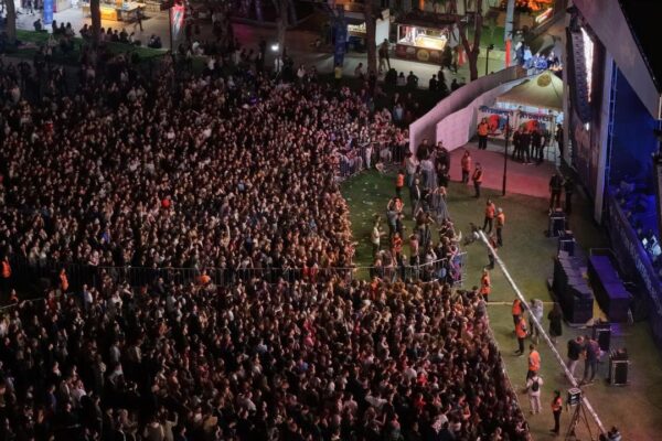 Aydınfest coşkuyla başladı Tekstil Park doldu taşt...