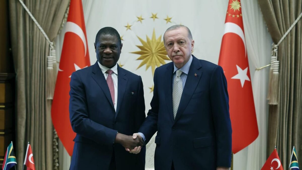 Cumhurbaşkanı Erdoğan, Paul Mashatile’yi kabul etti.
