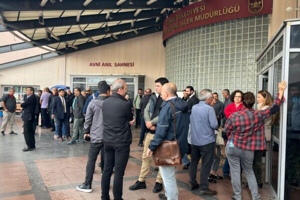 Konak’ta meclis önü eylem alanı! Konak’ta meclis önü eylem alanı!
