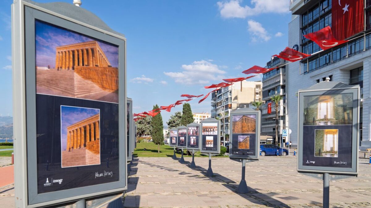 Gazeteci Korcan Karar’ın “Anıtkabir” sergisi İzmir’de açıldı Gazeteci Korcan Karar’ın “Anıtkabir” sergisi İzmir’de açıldı