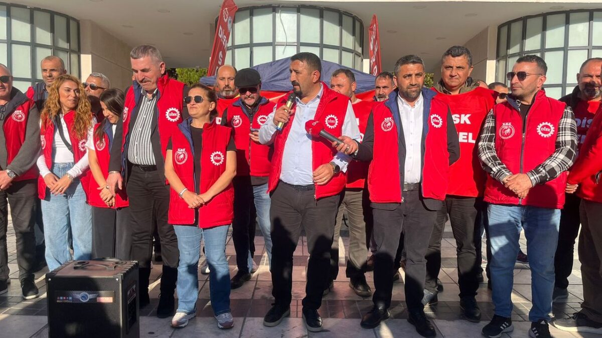 Genel İş eylemi bitirdi: Pazartesi yol haritası açıklanacak Genel İş eylemi bitirdi: Pazartesi yol haritası açıklanacak