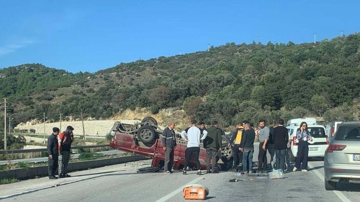 Kamyonet takla attı: Sürücüsü can verdi! Kamyonet takla attı: Sürücüsü can verdi!