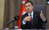 İzmir’deki turizm zirvesinde hedef bakanlık: “Nemalanmayacakları hiçbir şeye okey demiyorlar” İzmir’deki turizm zirvesinde hedef bakanlık: “Nemalanmayacakları hiçbir şeye okey demiyorlar”