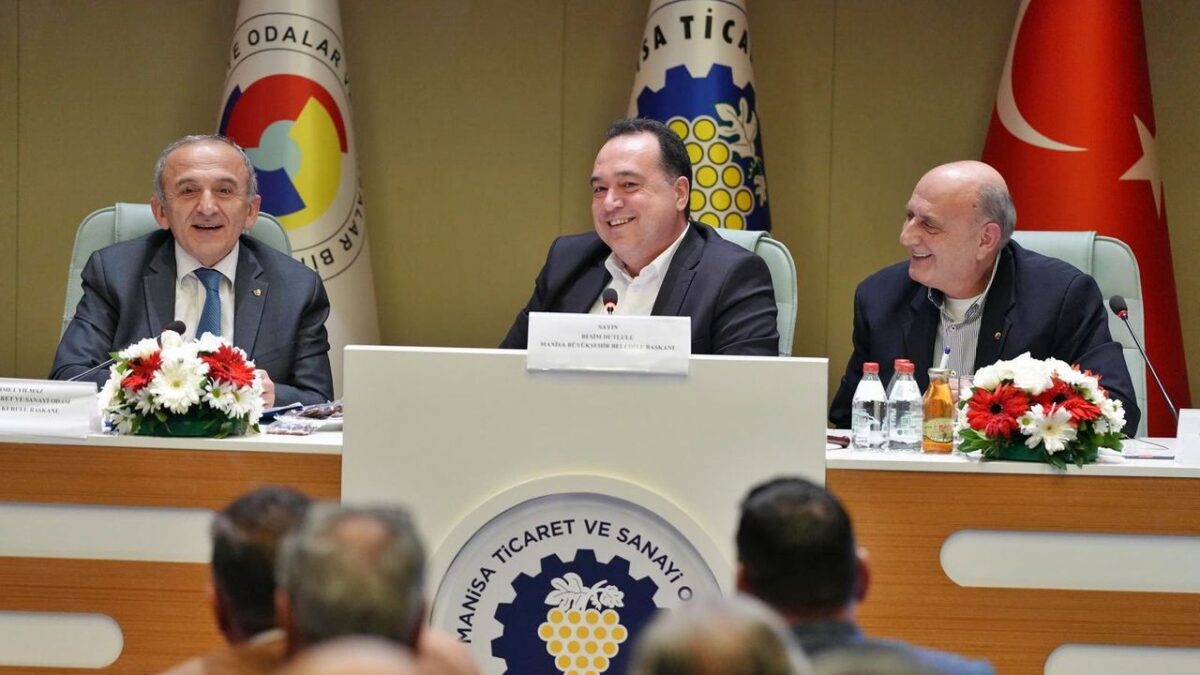 Başkan Dutlulu, Ticaret Odası’nda iş insanları ile buluştu Başkan Dutlulu, Ticaret Odası’nda iş insanları ile buluştu