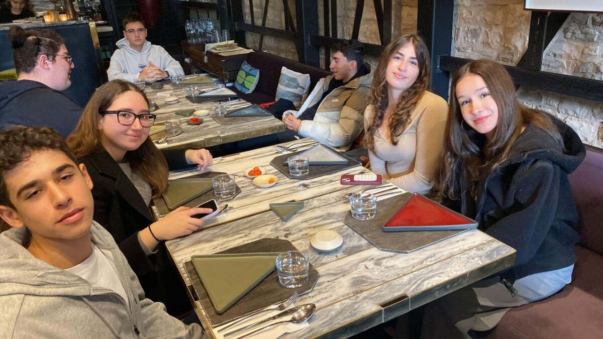 Liseliler, gıda krizine karşı yenilebilir otları tanıyor Liseliler, gıda krizine karşı yenilebilir otları tanıyor