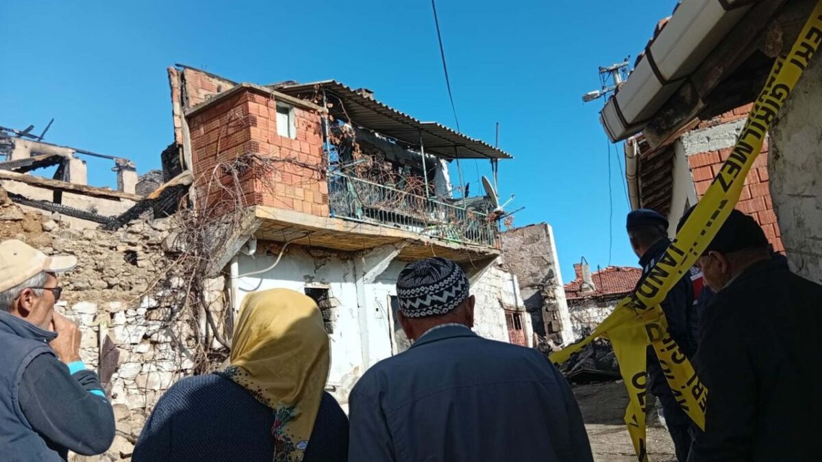 Manisa’da yangın paniği… Yaşlı kadına ulaşılamıyor! Manisa’da yangın paniği… Yaşlı kadına ulaşılamıyor!