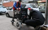 Manisa Büyükşehir’den medikal malzeme desteği