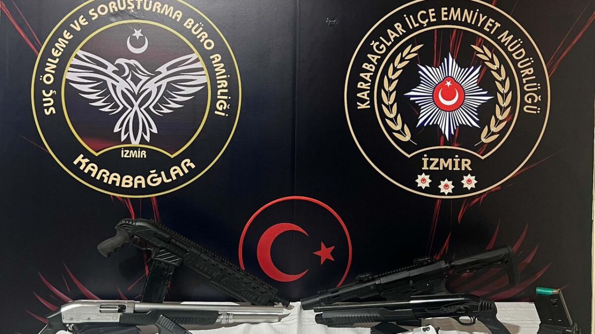 Takiple deşifre edildiler… İzmir’de 3 ayrı adrese operasyon! Takiple deşifre edildiler… İzmir’de 3 ayrı adrese operasyon!