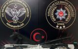 Takiple deşifre edildiler… İzmir’de 3 ayrı adrese operasyon! Takiple deşifre edildiler… İzmir’de 3 ayrı adrese operasyon!