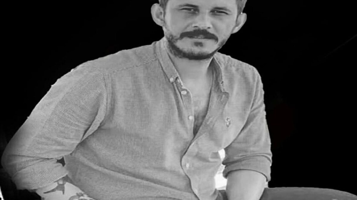 Otobüsü sollamak istemişti… Motosikletli can verdi!