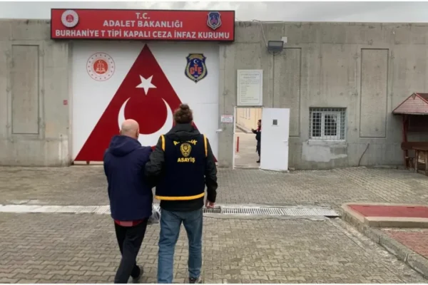 İş insanlarına şantaj yapan ihraç emniyet amirine ... İş insanlarına şantaj yapan ihraç emniyet amirine ...