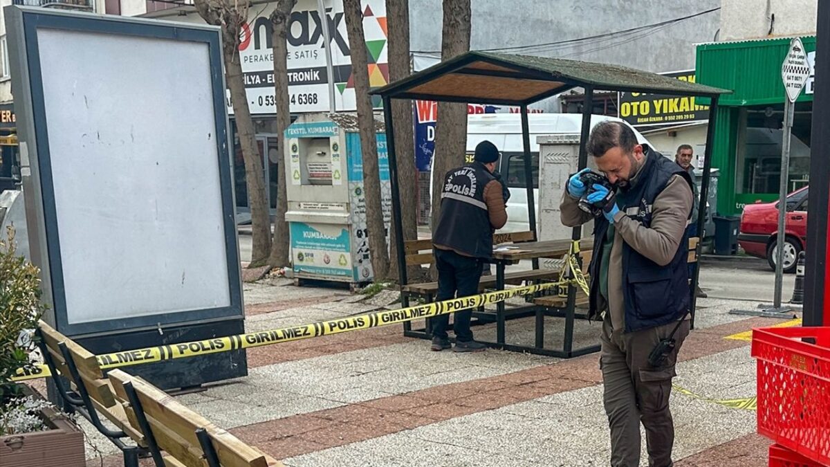 Uşak’ta parkta bıçaklanan kişi ağır yaralandı