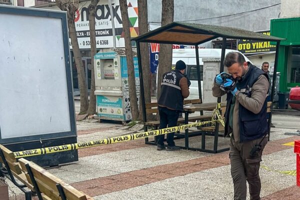 Uşak’ta parkta bıçaklanan kişi ağır yaraland...