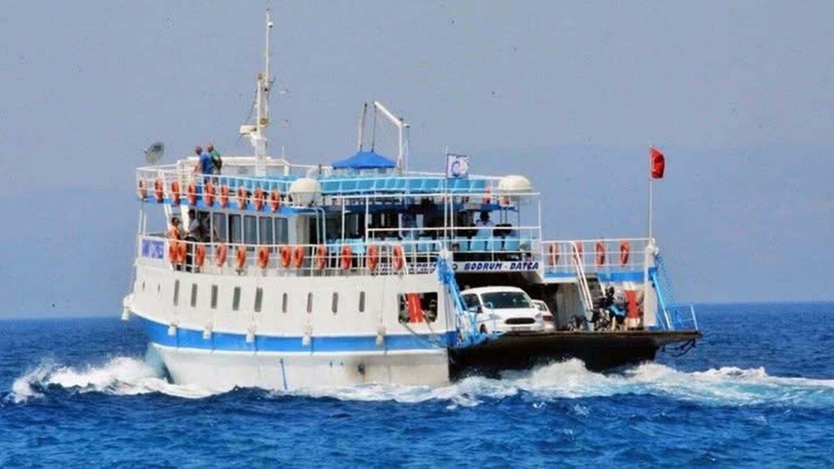 Bodrum’da feribot seferlerine fırtına engeli