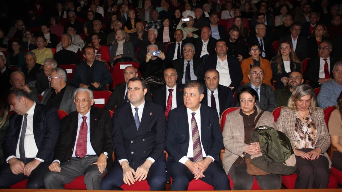 İzmir’de ‘Uğur Mumcu’ anması: Cumhuriyet ve aydınlanma vurgusu!