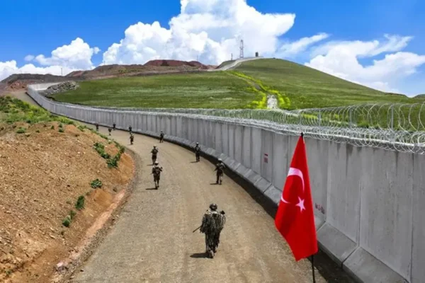 İran’a saldırısı sonrası ‘sınırdan kaç... İran’a saldırısı sonrası ‘sınırdan kaç...