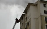 10 katlı binada yangın paniği: 21 kişi hastaneye kaldırıldı 10 katlı binada yangın paniği: 21 kişi hastaneye kaldırıldı