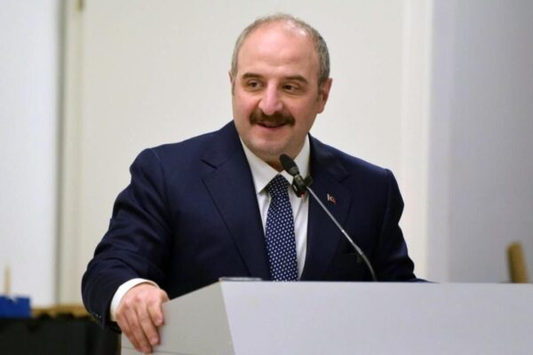 Bakan Varank: Bağımsızlık mücadelemizde yurt dışın...