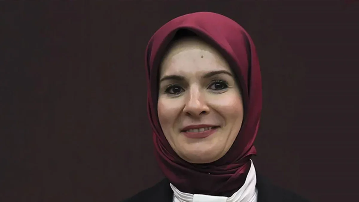 Bakandan doğum izni ve sosyal medya açıklaması Bakandan doğum izni ve sosyal medya açıklaması