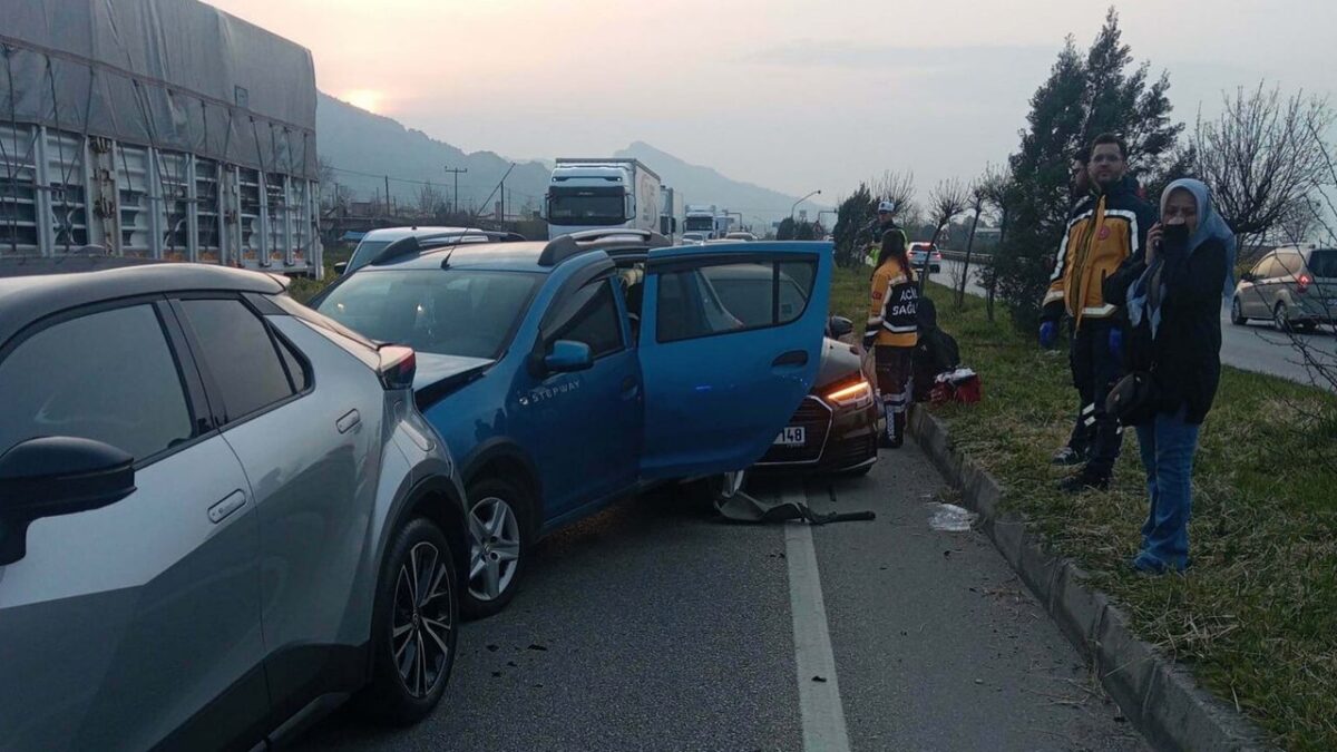 İzmir-Ankara yolunda zincirleme kaza: 7 yaralı!