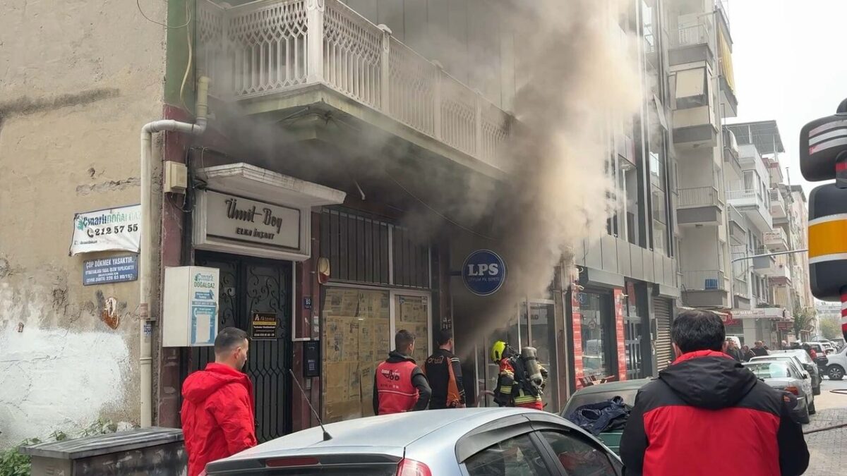 Şarjda patlayan batarya iş yerini yaktı! Şarjda patlayan batarya iş yerini yaktı!