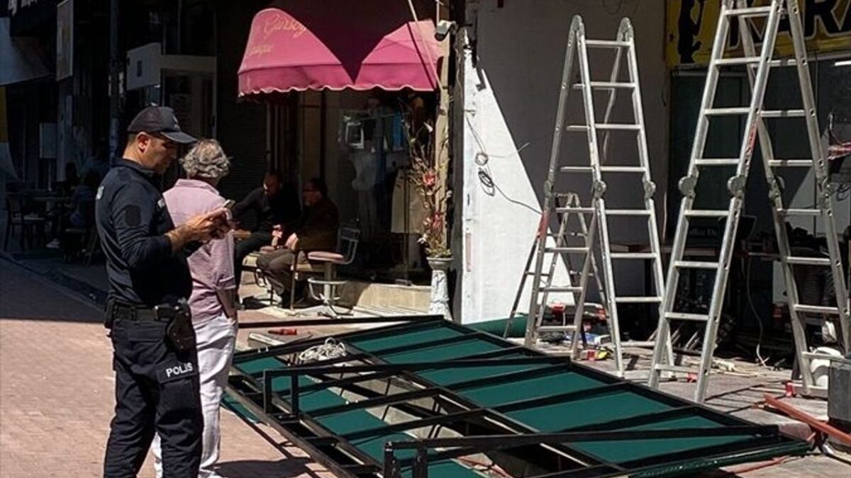 Tabela asarken üzerine demir profil düşen işçi yaralandı! Tabela asarken üzerine demir profil düşen işçi yaralandı!