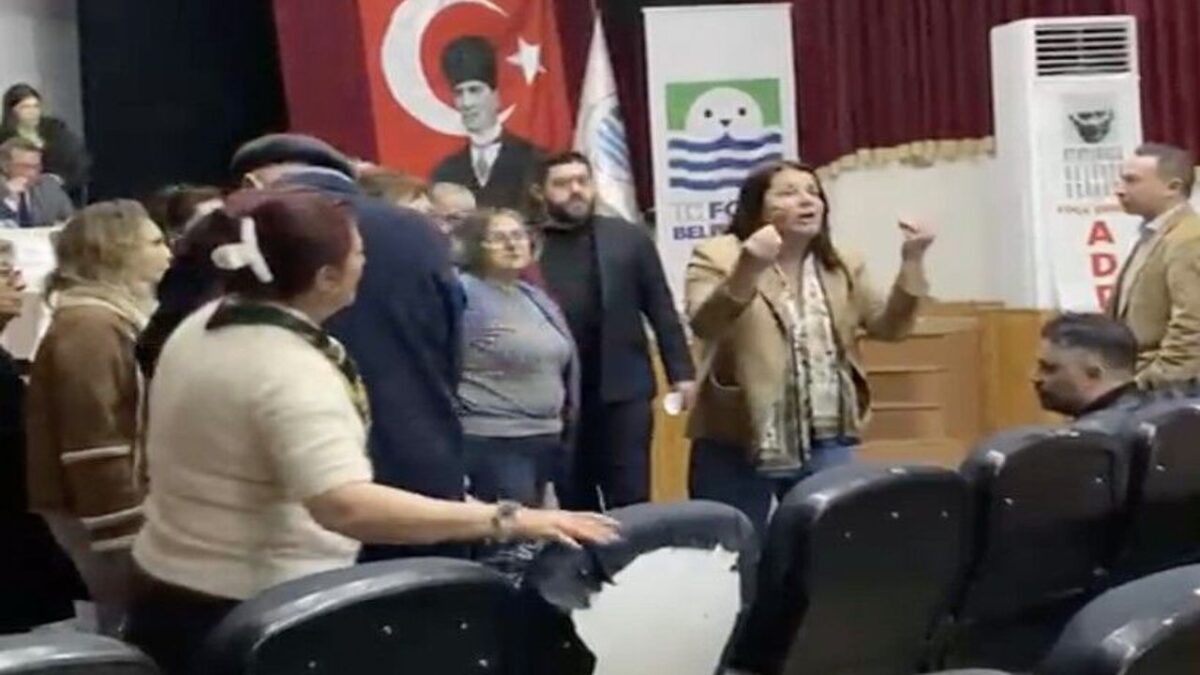 ADD Foça seçiminde gerilim tavan… Başkan Fıçı’dan sert tepki ADD Foça seçiminde gerilim tavan… Başkan Fıçı’dan sert tepki