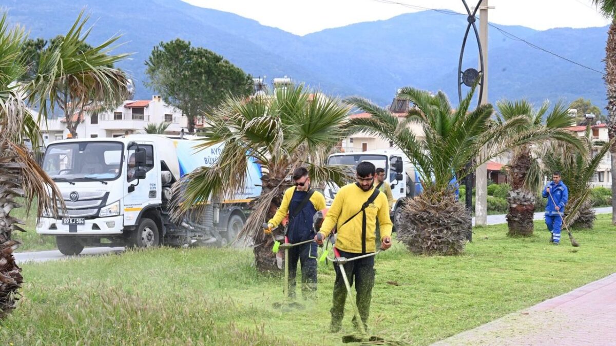 Kuşadası’nda çevre düzenleme çalışmaları tam gaz Kuşadası’nda çevre düzenleme çalışmaları tam gaz