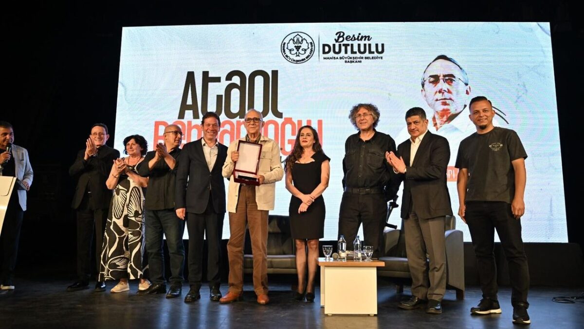 Ataol Behramoğlu Manisalılarla buluştu Ataol Behramoğlu Manisalılarla buluştu