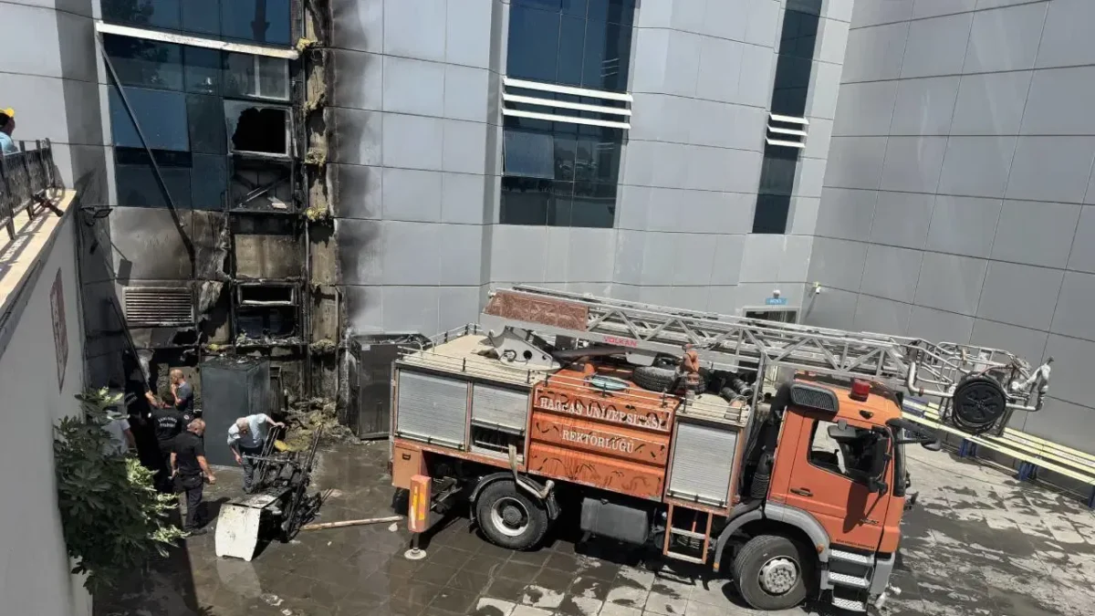 Hastanede yangın: Hastalar tahliye edildi Hastanede yangın: Hastalar tahliye edildi