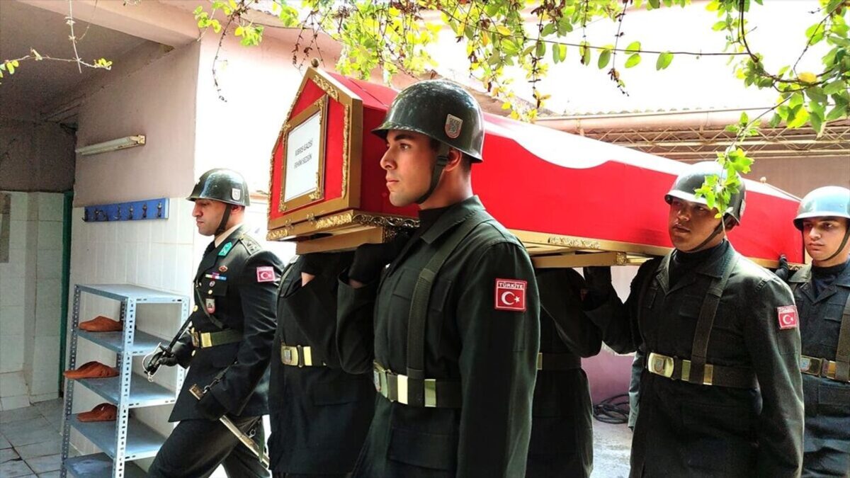 İzmir’de Kıbrıs gazisine son görev
