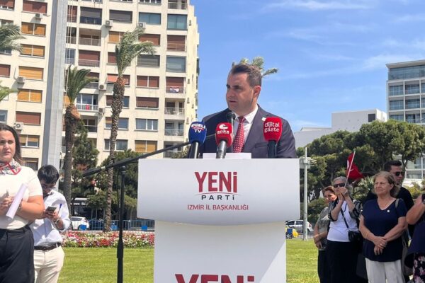 YENİ Partili Güç’ten CHP yönetimine eleştiri... YENİ Partili Güç’ten CHP yönetimine eleştiri...