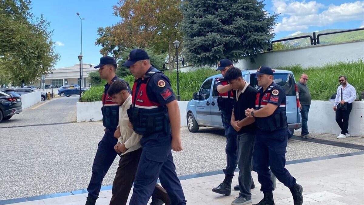 Muğla’da aile hekimine saldırı: 2 şüpheli gözaltında Muğla’da aile hekimine saldırı: 2 şüpheli gözaltında