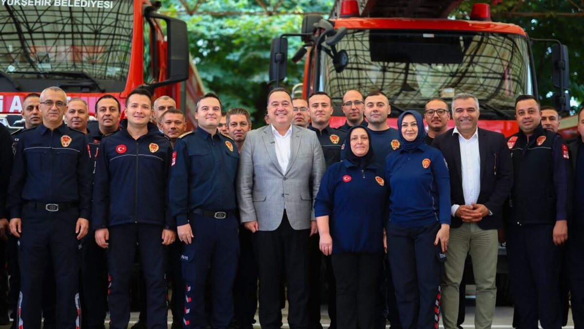 Dutlulu, itfaiye personeliyle buluştu: “Hepiniz birer kahramansınız”