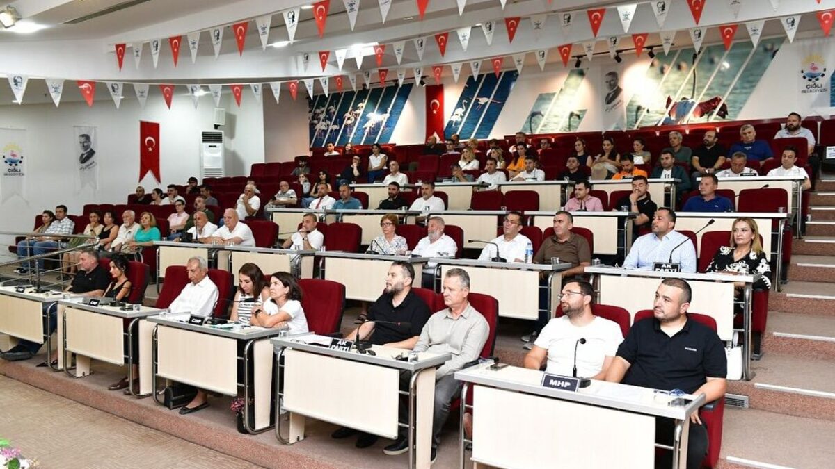 Çiğli’de meclis üyelerinden ‘AK Parti’ iddialarına ortak yanıt: Siyasi duruşumuz net!