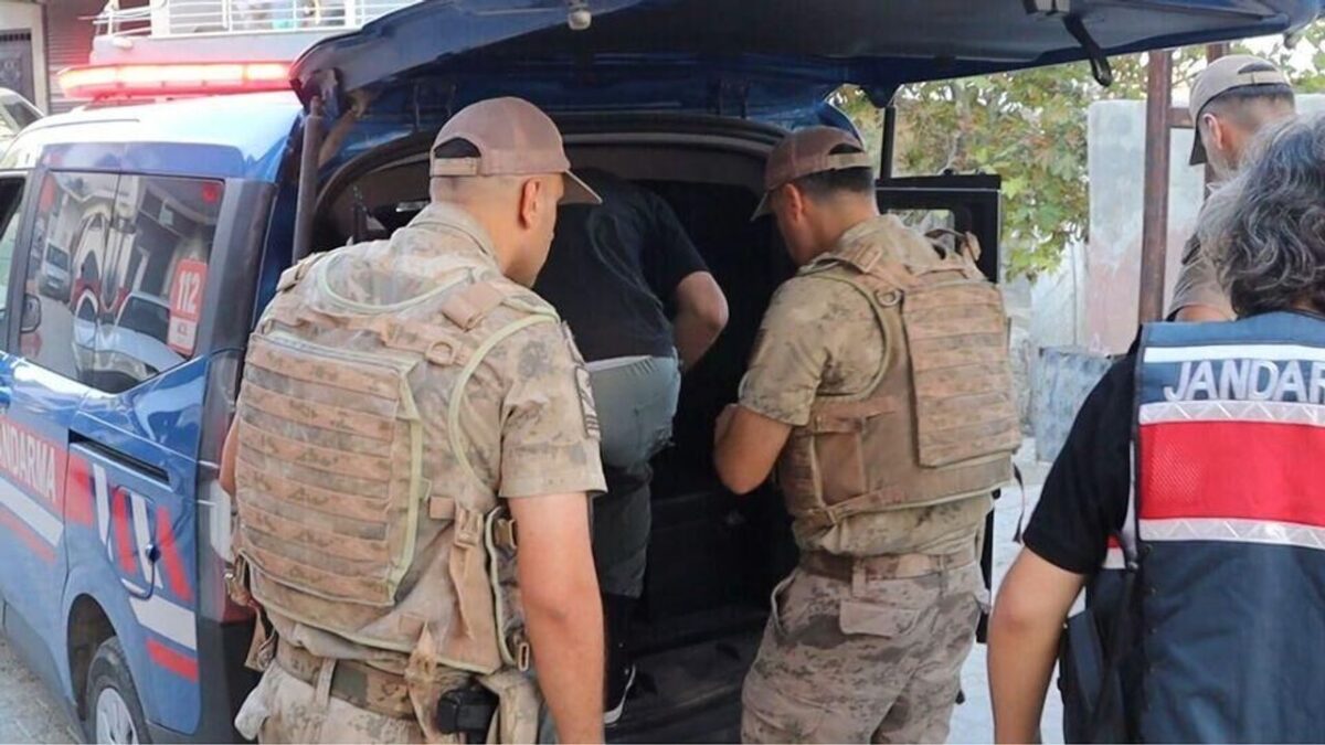 8 ilde DEAŞ operasyonu: 39 gözaltı 8 ilde DEAŞ operasyonu: 39 gözaltı